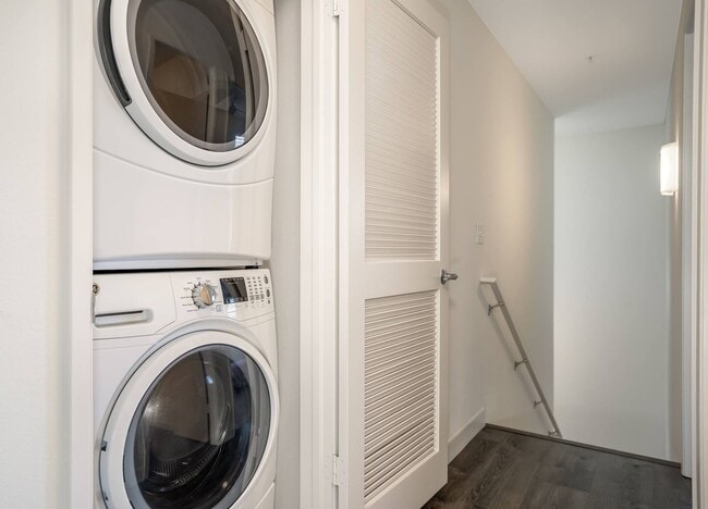 Building Photo - Furnished Townhome with Garage, 3 bedroom/2.5 Bathroom at Kamalani Flats