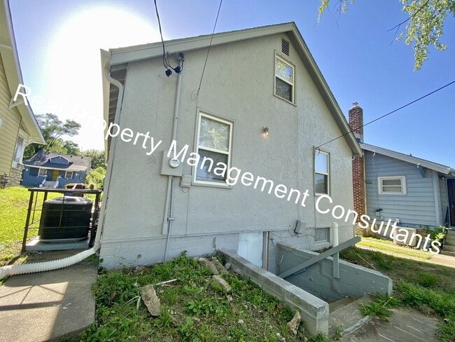 Building Photo - Charming 3 Bedroom, 1 Bathroom Home with B...