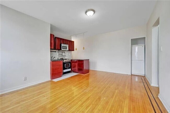 Building Photo - 460 Ovington Ave