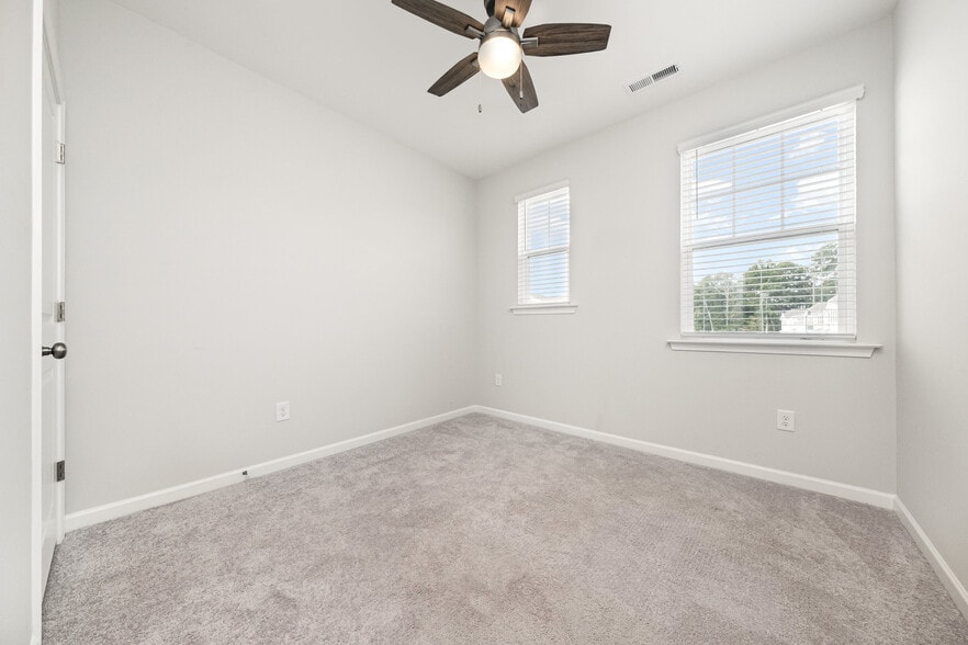 Building Photo - 2221 Grants Pass Sta