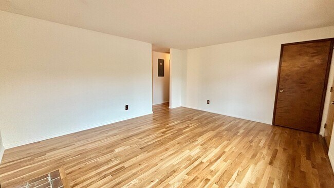 Building Photo - Now Offering Half Month Free! Charming 2BD...
