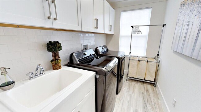 Building Photo - 6160 Hamlin Reserve Blvd