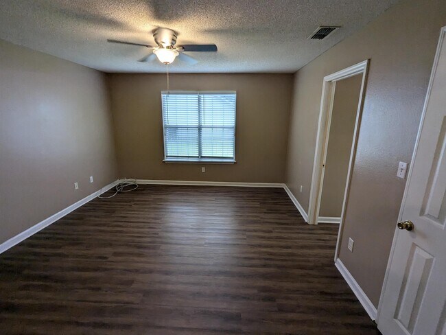 Building Photo - 3100 Dunkeld Ct