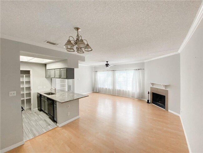 Primary Photo - 915 W 23rd St