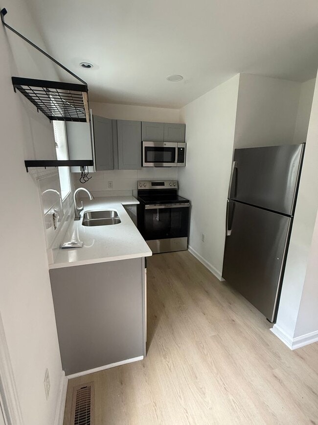 Building Photo - Newly Remodeled 3BR/1.5BA Duplex in Huntersville