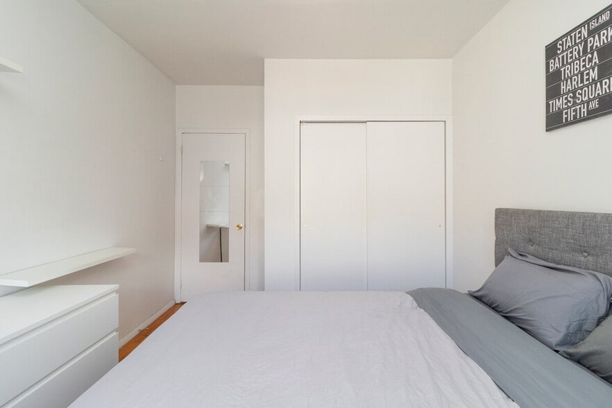 Building Photo - 319 E 95th St