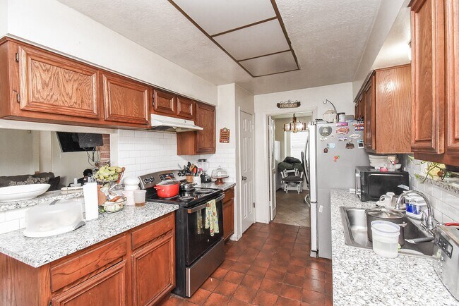 Building Photo - 12106 Pecan Meadow Dr