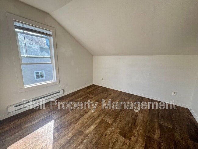 Building Photo - 315 S Main St