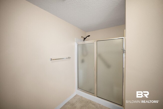 Building Photo - 13097 Concord Dr E