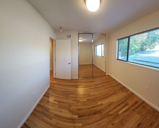 Building Photo - 5 Bedroom 3 bathroom in close proximity to POLY CAMPUS!