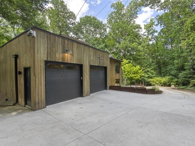 Building Photo - 4424 Woodland Brook Dr SE