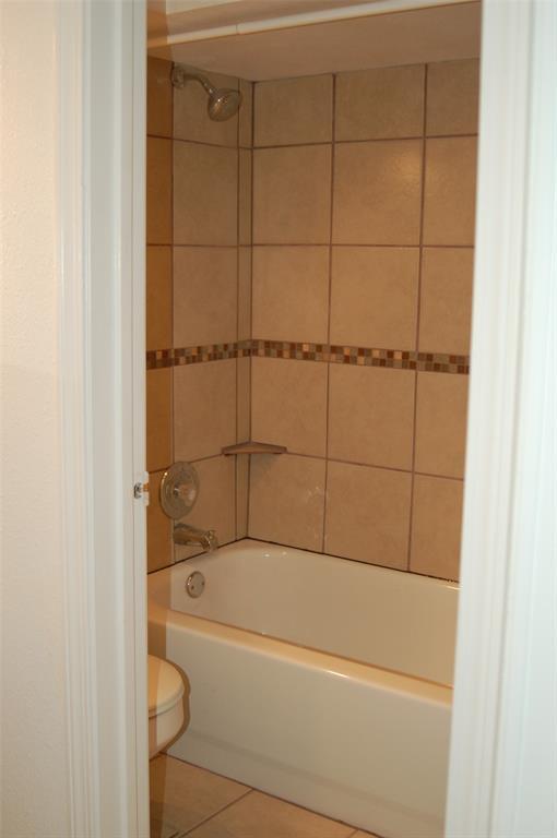 Building Photo - 5914 Lago Vista Way