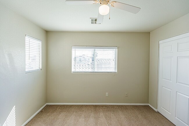 Building Photo - 4 Bedroom home located in Silverado Ranch