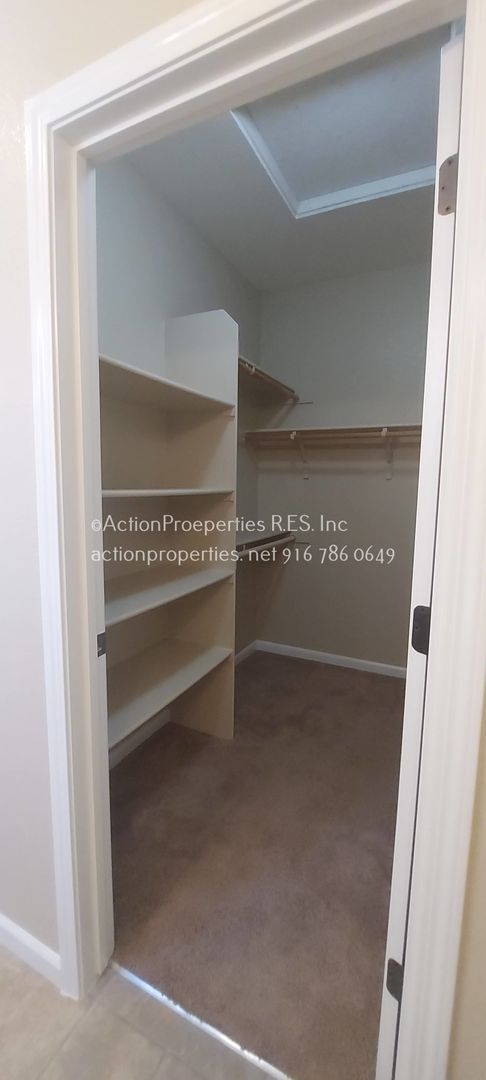 Building Photo - West Park -3 Bedroom, 2 Bath,  Single Stor...