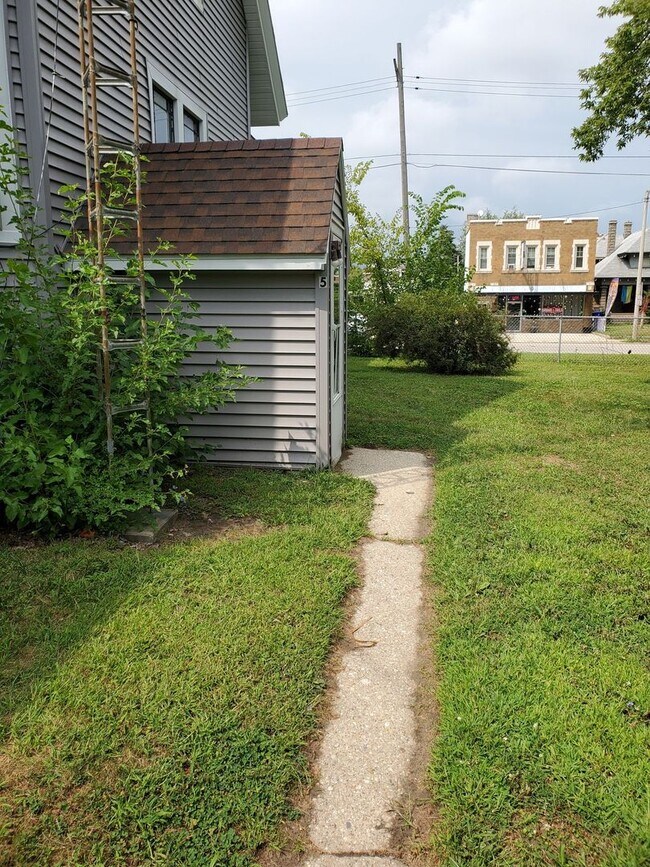 Primary Photo - 1925 52nd St. (5 Unit)