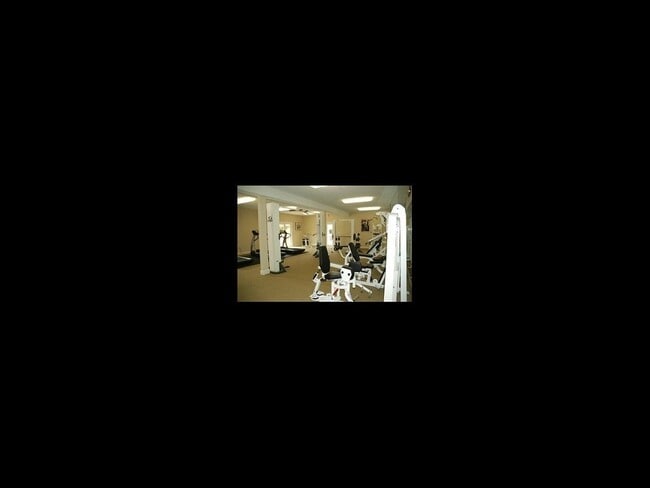 Building Photo - Spacious three bedroom condo