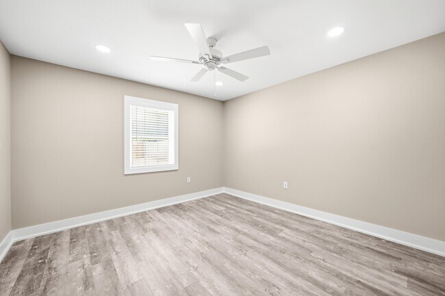 Building Photo - 942 Rue De Palms