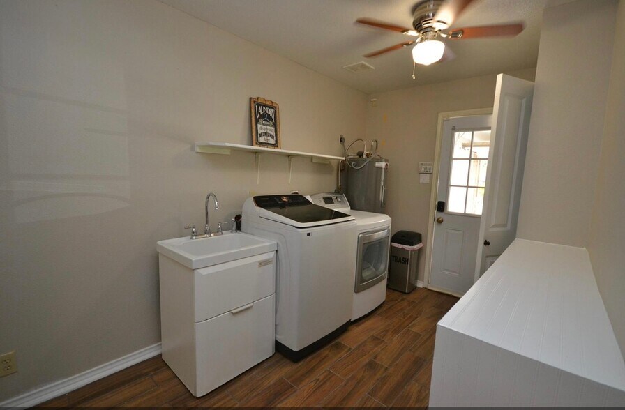 Building Photo - 9543 Summerbrook