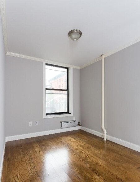 Building Photo - 396 E 10th St