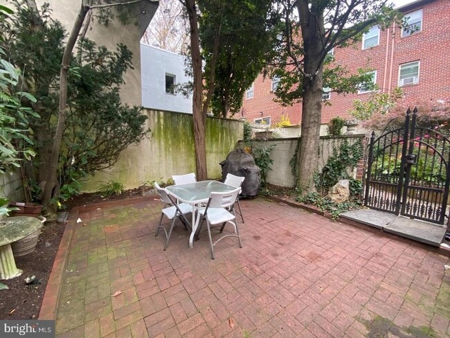 Building Photo - 790 S Front St