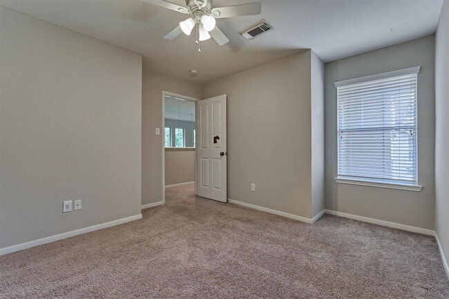 Building Photo - 83 Woodlily Pl