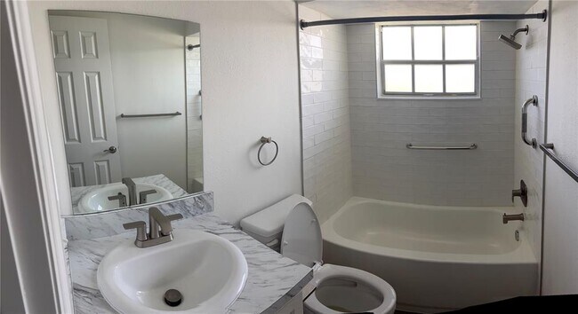 Building Photo - 4201 Hampton Dr