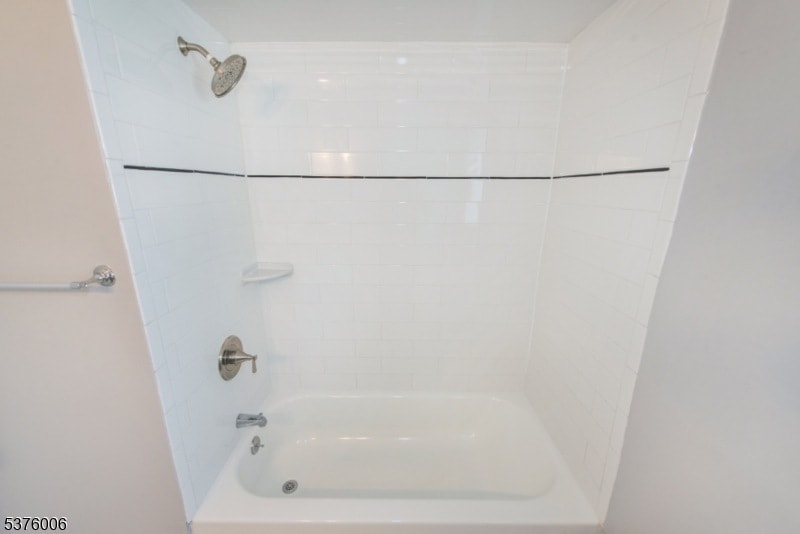 Bath - Tub - 197 N Beverwyck Rd