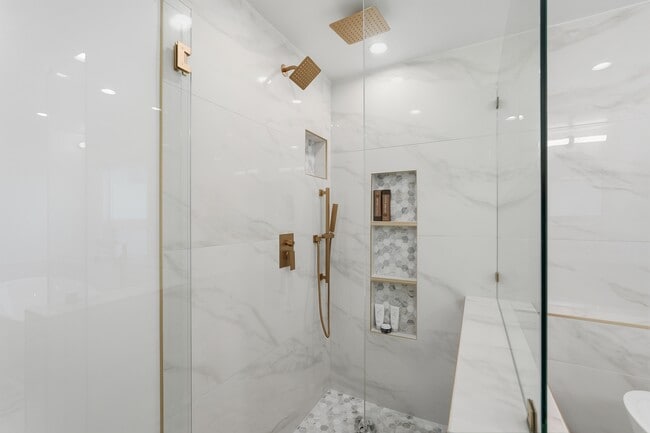 Building Photo - 424 N Broadway