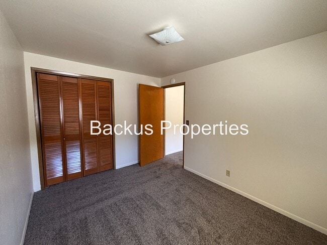 Building Photo - Great three bedroom unit in Monterey