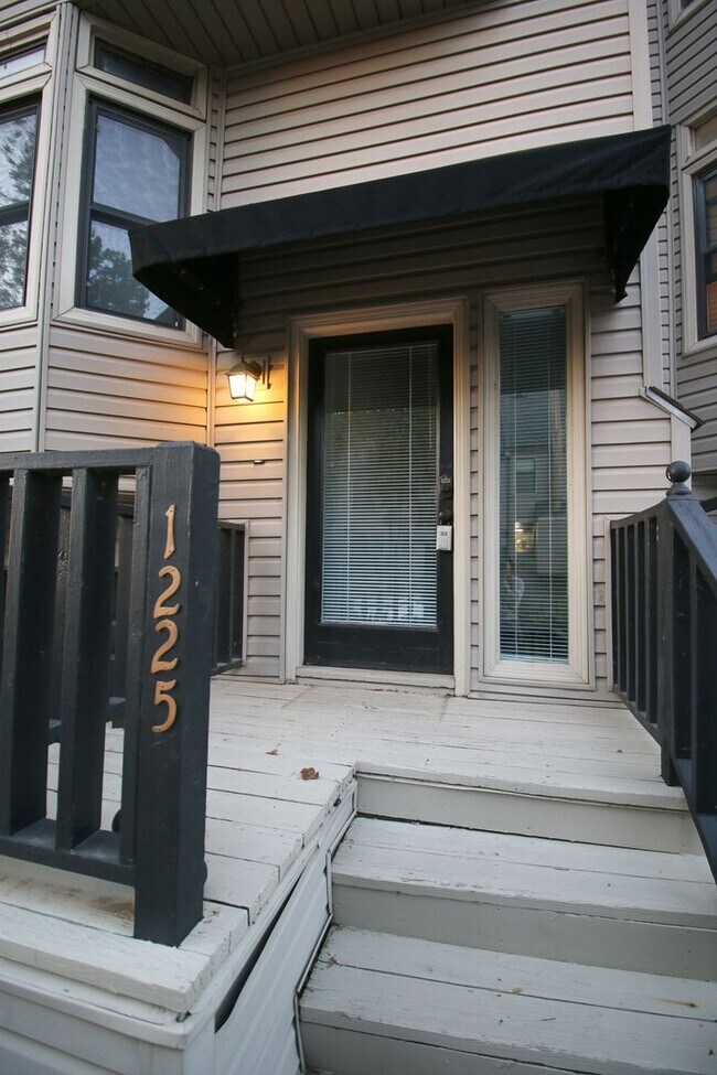 Building Photo - 1225 S Lawton Ave