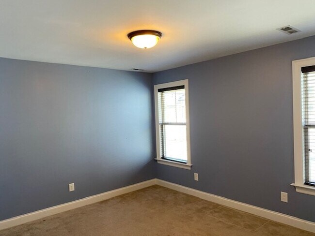 Building Photo - 1352 Legendary Ln