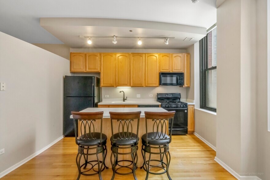 Building Photo - 208 W Washington St