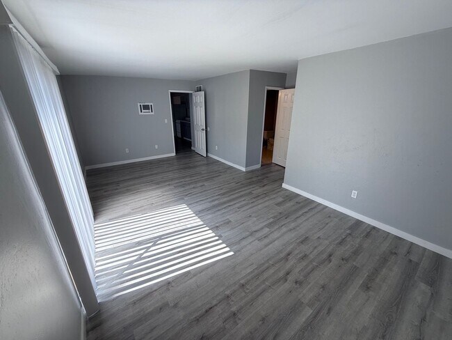 Building Photo - 1561 Olive Ave