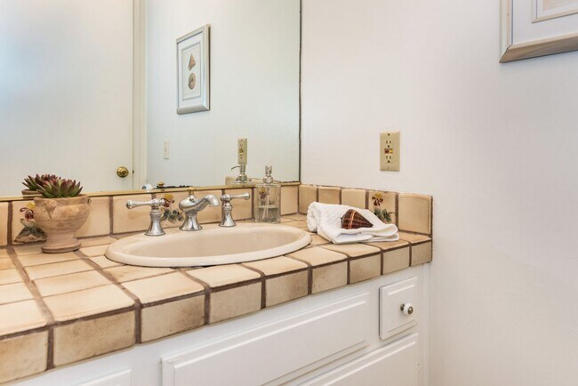 Building Photo - SPACIOUS SAN ROQUE HOME (CENTRAL AC)