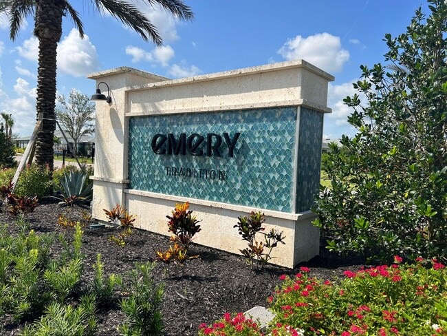 Building Photo - 12800 SW Eleanor Dr