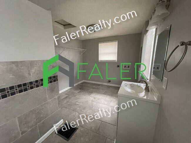 Building Photo - Darling Belmont Bungalow