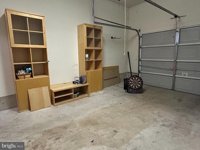 Building Photo - 445 Fort Hill Cir