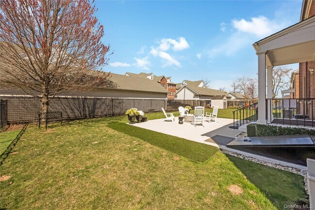 Building Photo - 312 Ellington Ave E