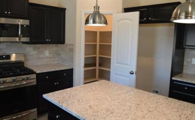 Building Photo - 2406 Gabriel Dr