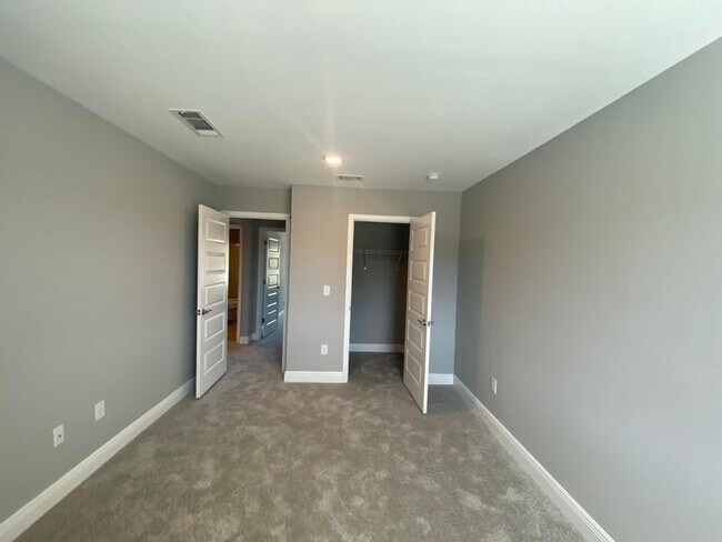 Building Photo - 1007 Skylark Rd