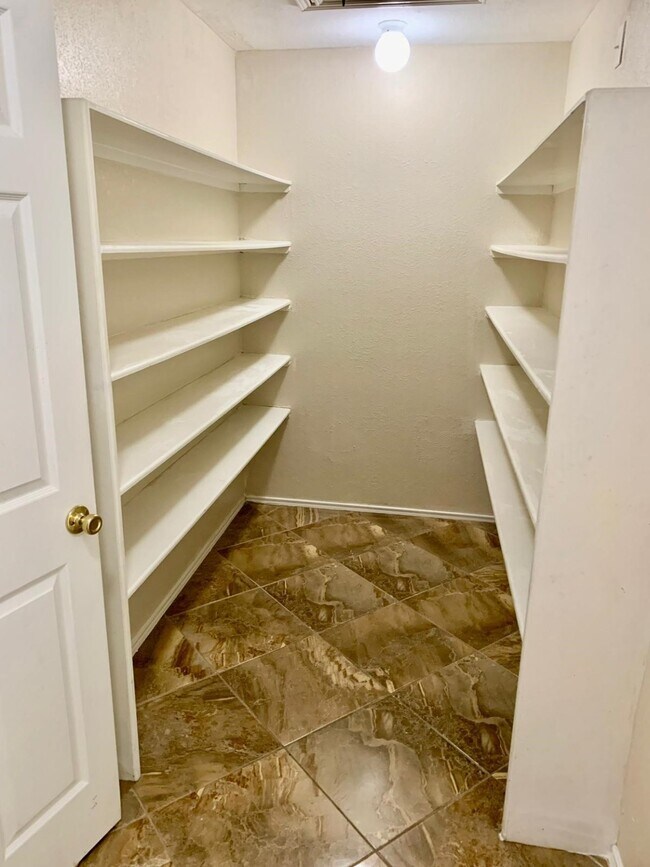 Building Photo - 6019 Fallmont Dr