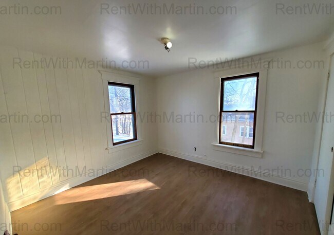 Building Photo - 824 Logan Ave