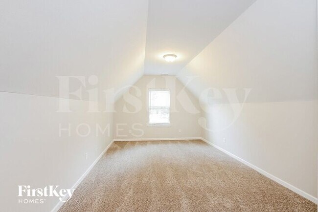 Building Photo - 5519 Pinebrook Ln