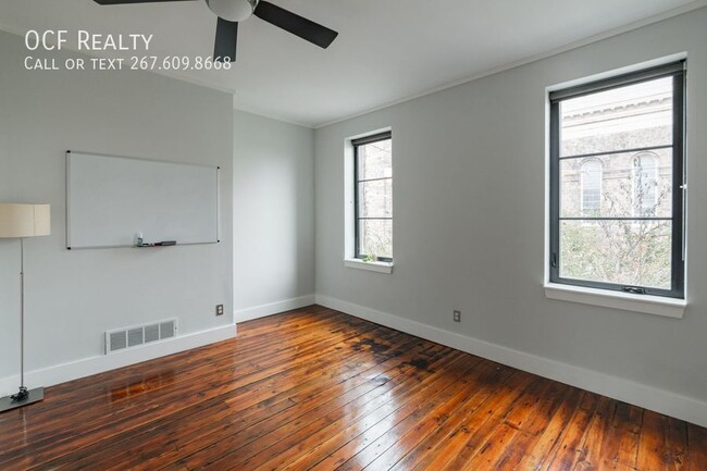 Building Photo - Three Bed Olde Richmond Townhouse