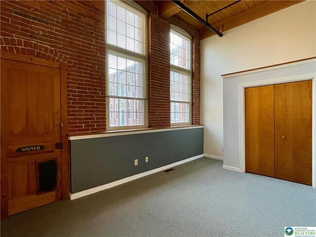 Building Photo - 101 Race St