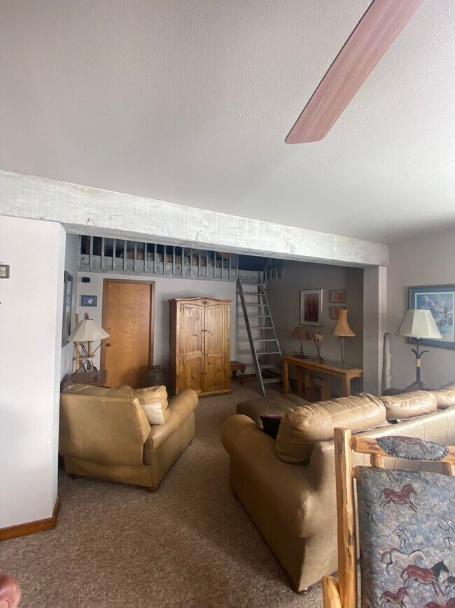 Building Photo - 21 Crested Mountain Ln