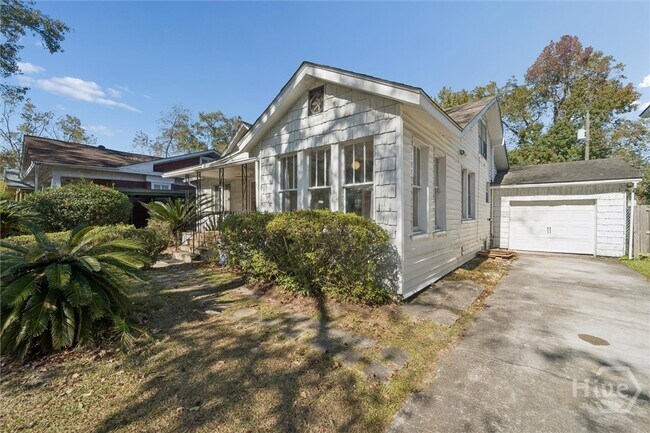 Building Photo - 742 E Park Ave