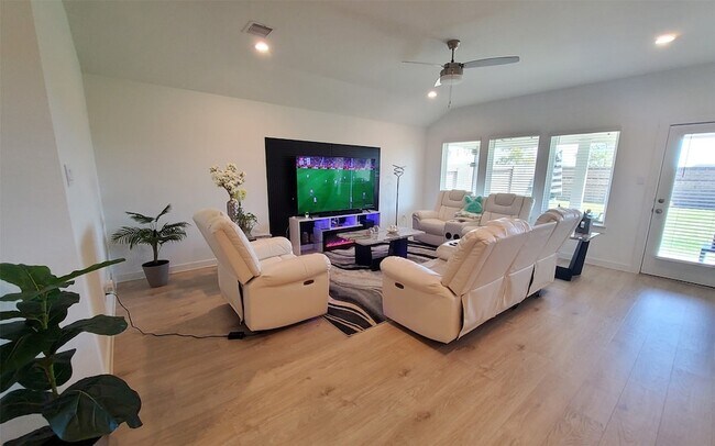 Building Photo - 31739 Margaret Woods Ln