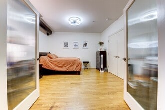 Building Photo - 1005 S Shepherd Dr