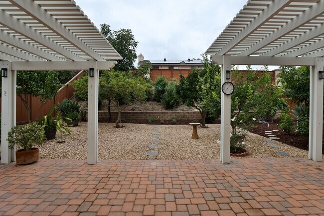 Building Photo - Spacious 3-Bedroom Scripps Ranch Home